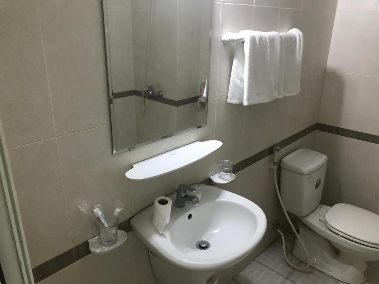 Hoanglong Hotel Hanoi Bagian luar foto
