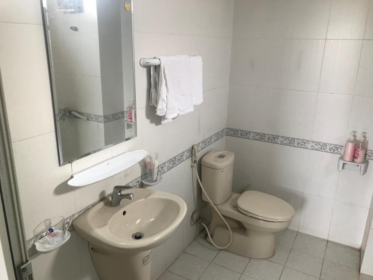 Hoanglong Hotel Hanoi Bagian luar foto